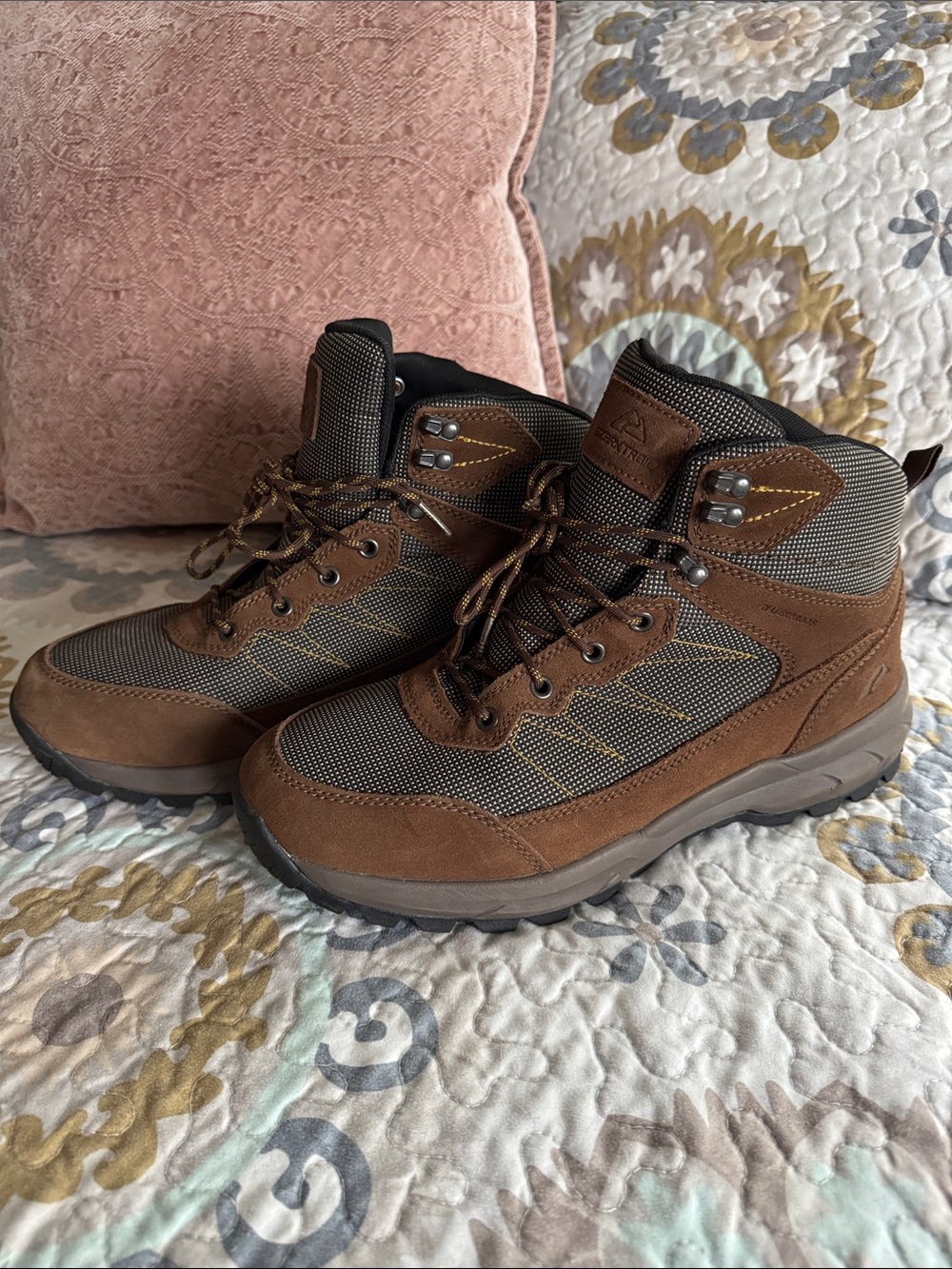 Ozark Trail Brown and Gray Men's Hiking Boots 10 1/2. Excellent Condition